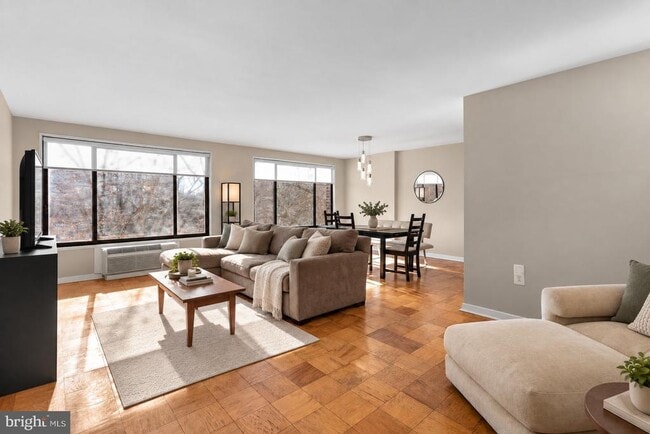2501 Calvert St NW Unit 409