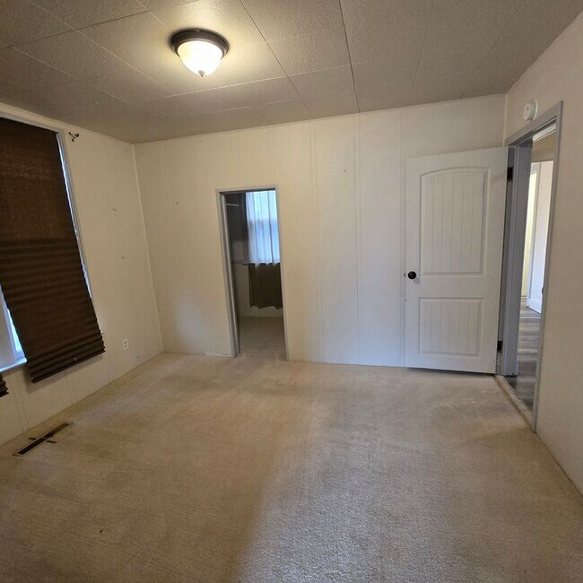 Photo - 617 W Main St