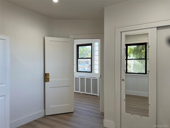 Photo - 28 Walt Whitman Rd