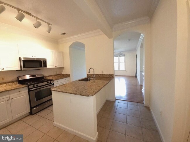Building Photo - 7 Booth St Unit 308