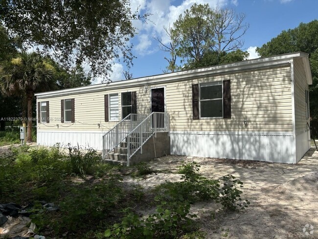 Building Photo - 720 N Riverside St Rental