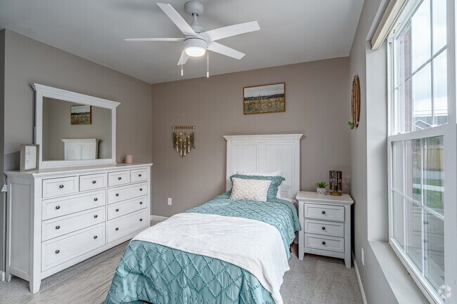 2BR, 2BA - 1,100SF - Second Bedroom
