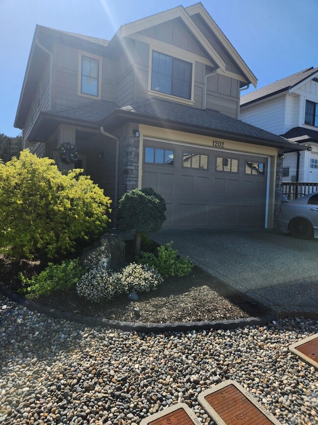 Building Photo - 1202 Bombardier Cres