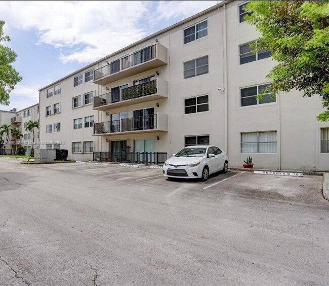 Photo - 5501 NW 7th St Unidad E408