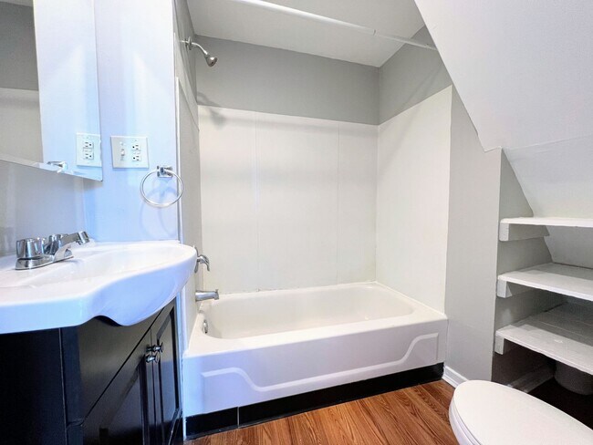 819 McCandless Ave Unit #2