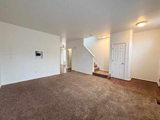 Photo - Spacious 2 Primary Beds 1 Den 3.5 Bath Townhome In Vibrant Sycamore Hill
