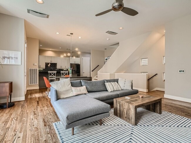 Photo - 1112 Columbus St Unit B