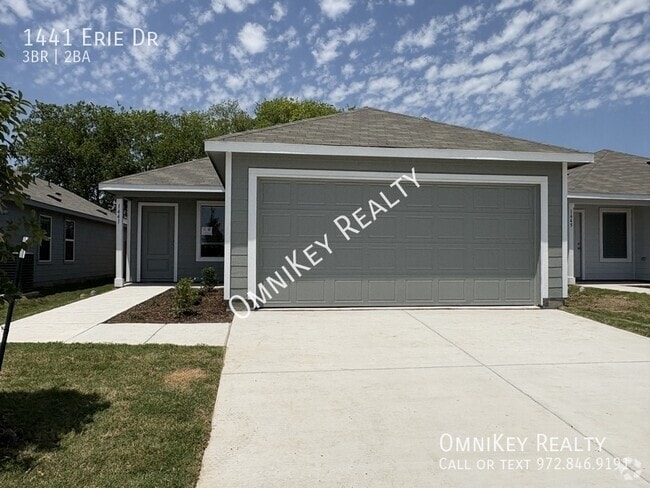 Building Photo - 1441 Erie Dr Rental