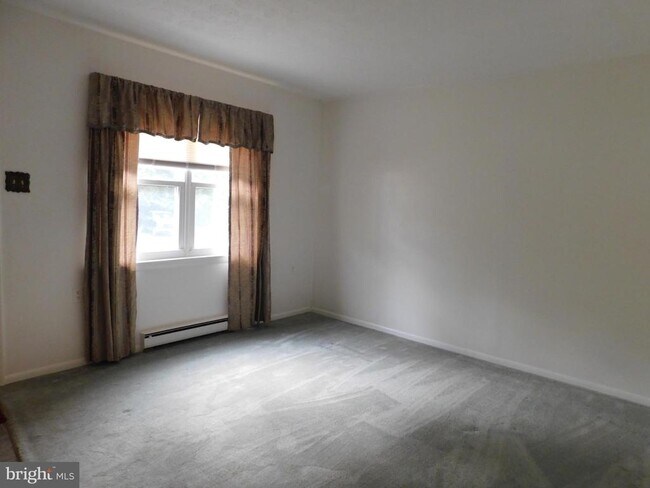 Photo - 205 Moore Dr