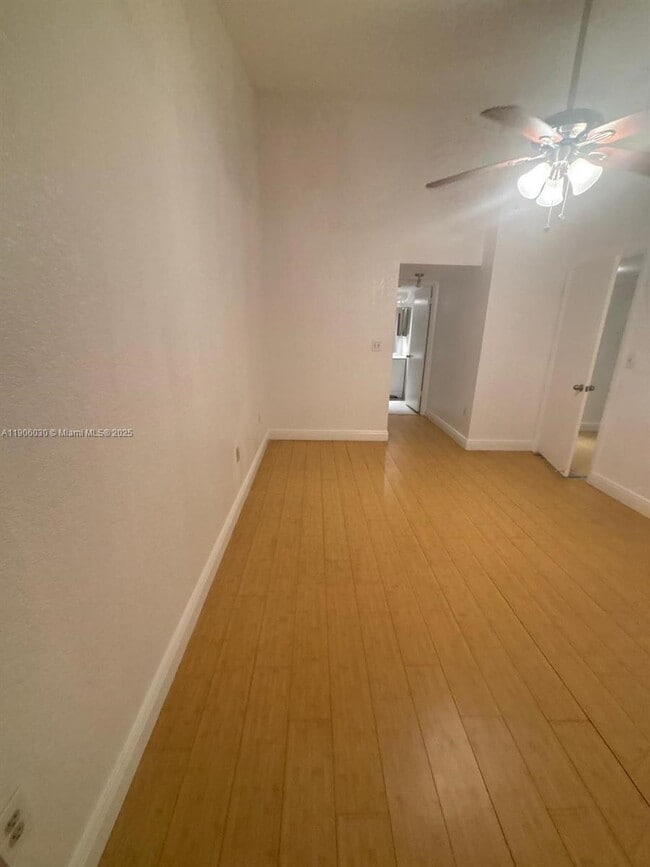 Photo - 2831 N Oakland Forest Dr