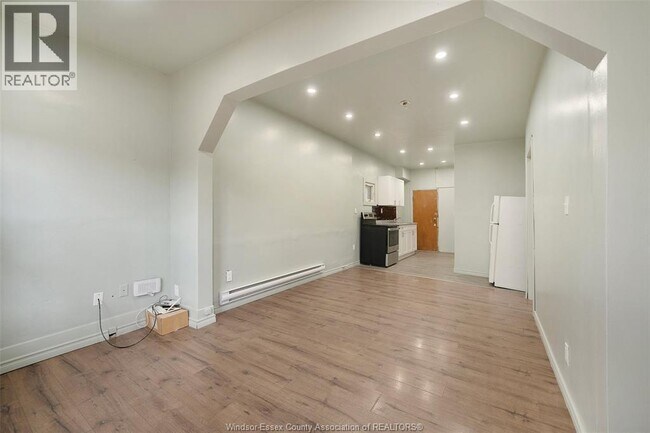 Photo - 987 Lincoln Rd