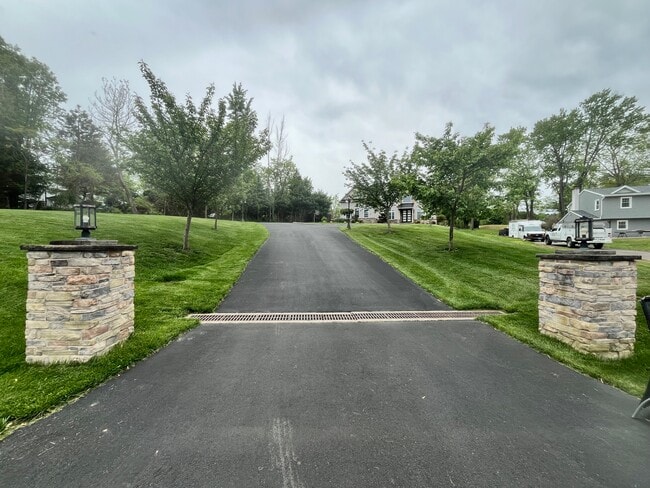Photo - 876 Sacketts Ford Rd