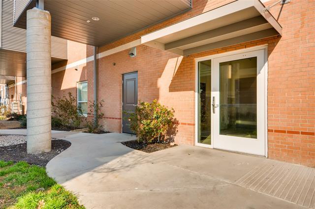 Photo - 928 Travis Ave Unidad 407