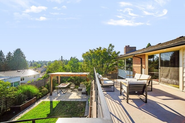 Photo - 5615 Princeton Ave NE