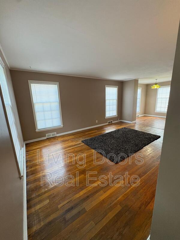 Photo - 2303 South St