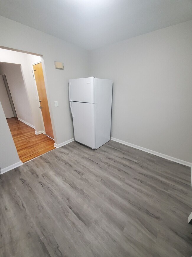 48 E Main St
