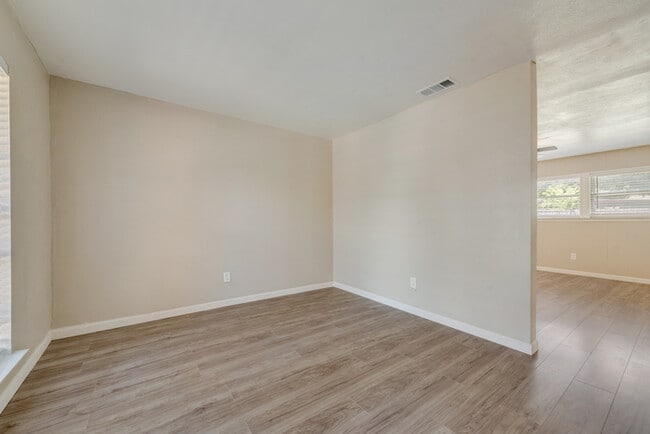 Photo - 3 bedroom Home with Prime Location