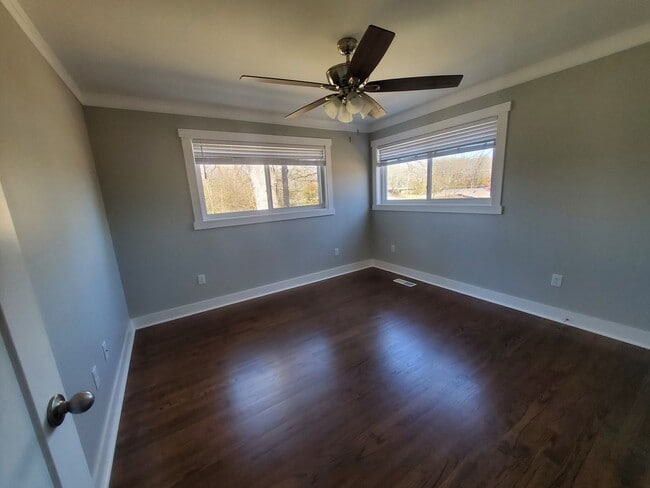 Photo - Contact Property managers Jeff and Tonia Rollins 501-626-9917