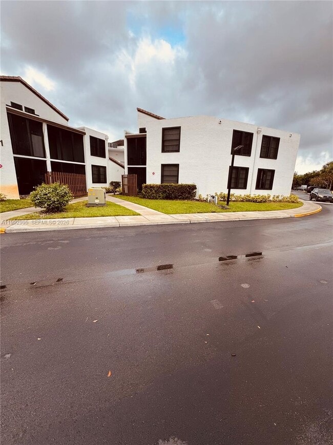 Building Photo - 211 Lake Pointe Dr Unit 110