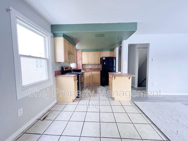 Photo - 11415-11490 90 St NW