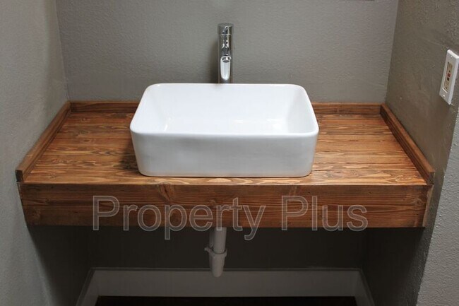 Photo - 1228 S McKemy St