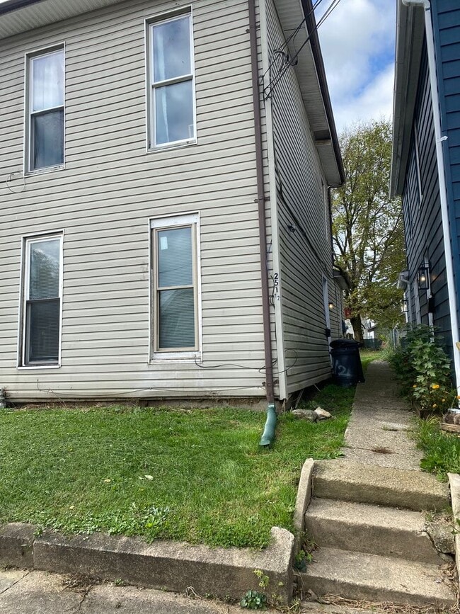 Building Photo - 251-251 1/2 N Fifth St Unit 251 1/2 N 5th St