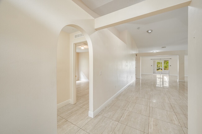 Photo - 537 Mason Dr