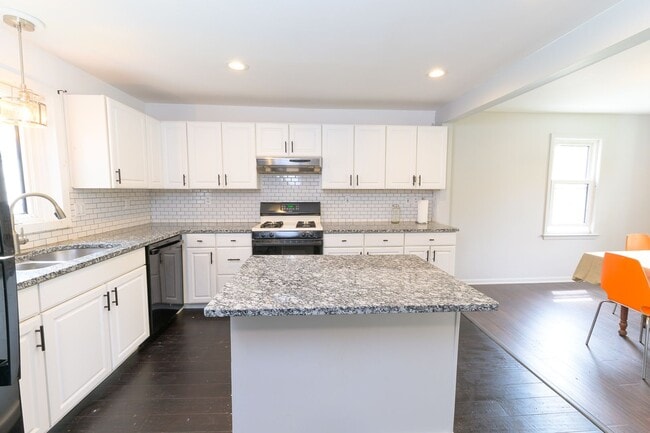 Photo - 4 Bedroom Colonial Home in Williamstown