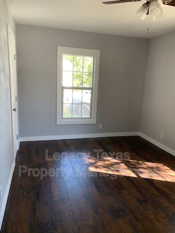 Photo - 442 Bales St