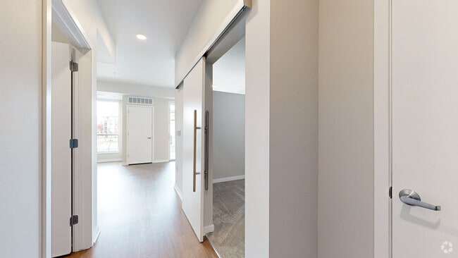 Studio, 1BA_Brenner - 609 SF