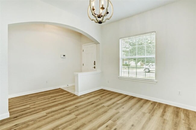 Photo - 128 Almquist St