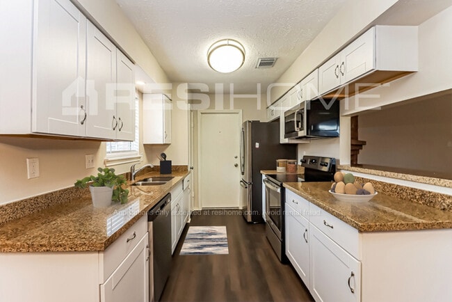 Photo - 4203 Stonehenge Trail