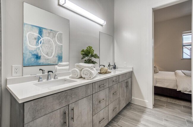 Photo - 1100 Peters St