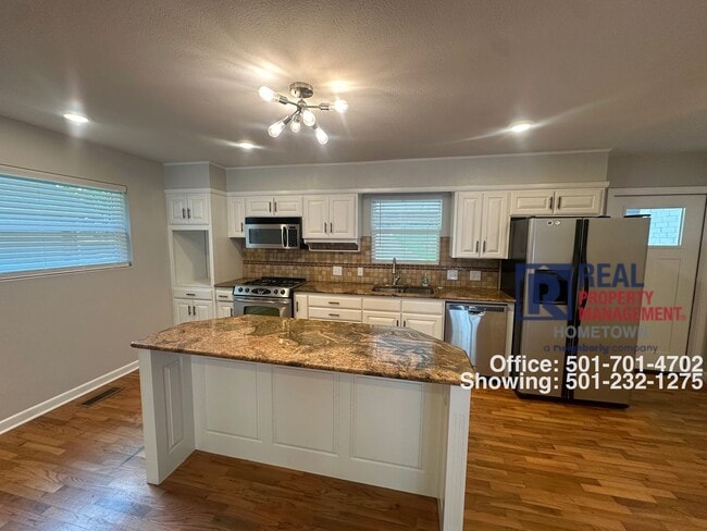 Photo - 300 W Mountain View Dr