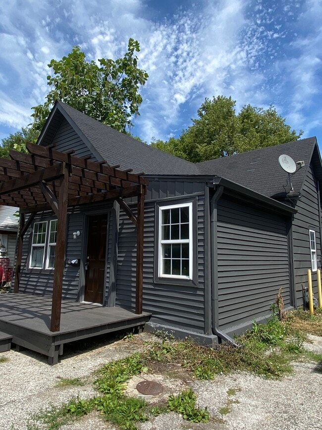 Photo - 1033 N Belmont Ave