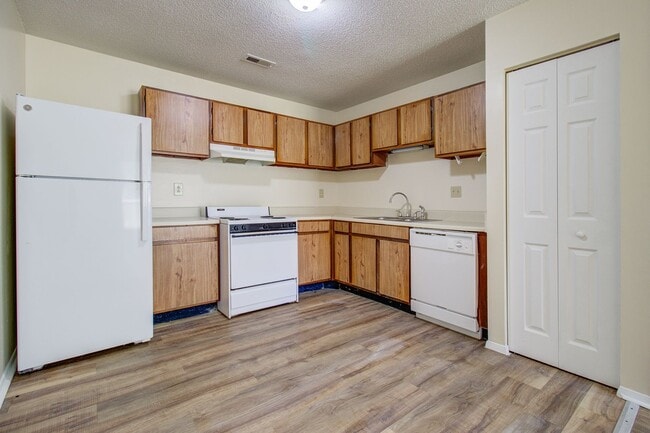 Photo - Lamplighter Apartments