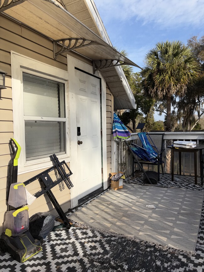 Building Photo - 582 N Volusia Ave Unit E