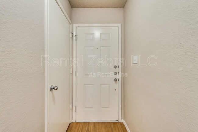 Photo - 6010 Wall St