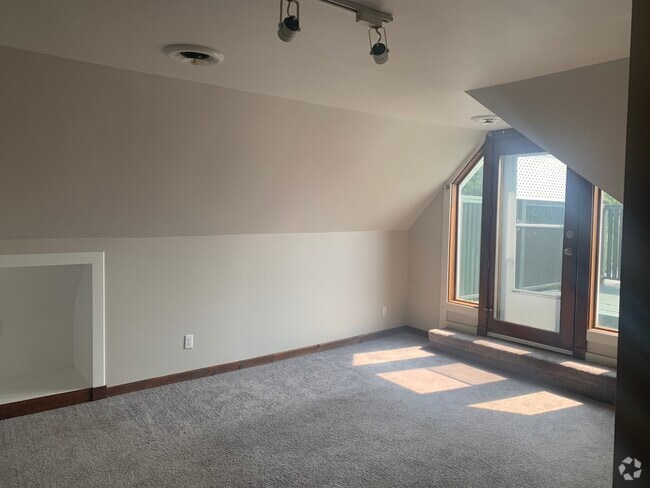 Building Photo - 219 E End Ave Unit 3 Rental