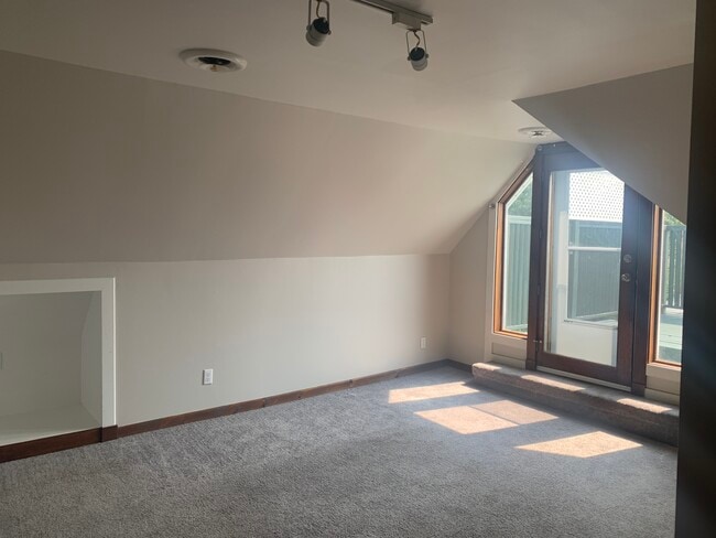 Living Room - 219 E End Ave Apartments