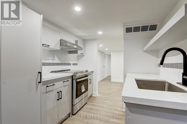 Photo - 130 Lambton Ave