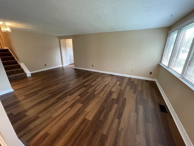 Photo - Nice split level home with garage and fenced backyard, Virtual Tour!