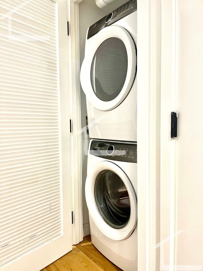 Photo - Avl NOW! No fee! New const. 2BR/2BA near P...