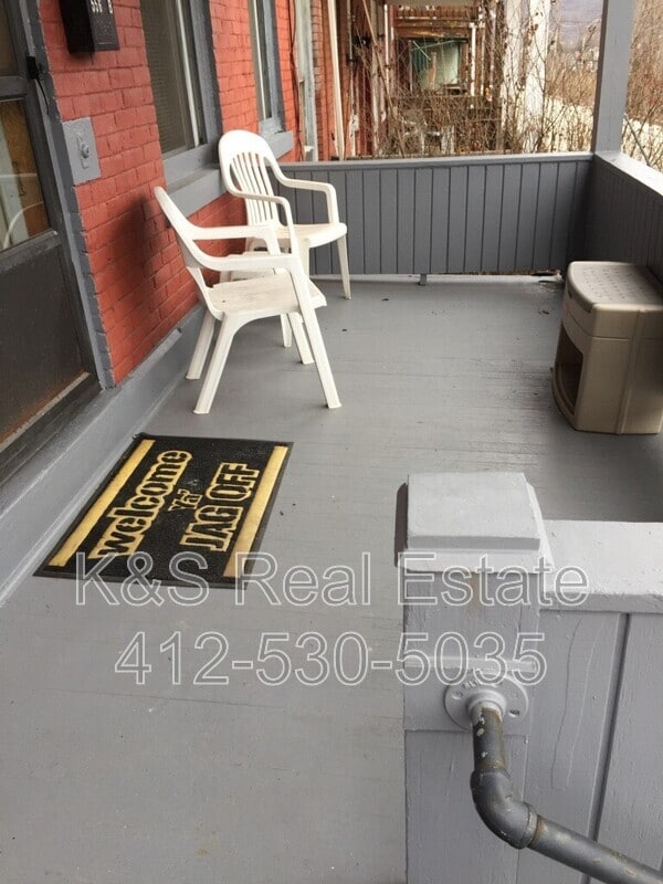 Building Photo - 556 Middle Ave