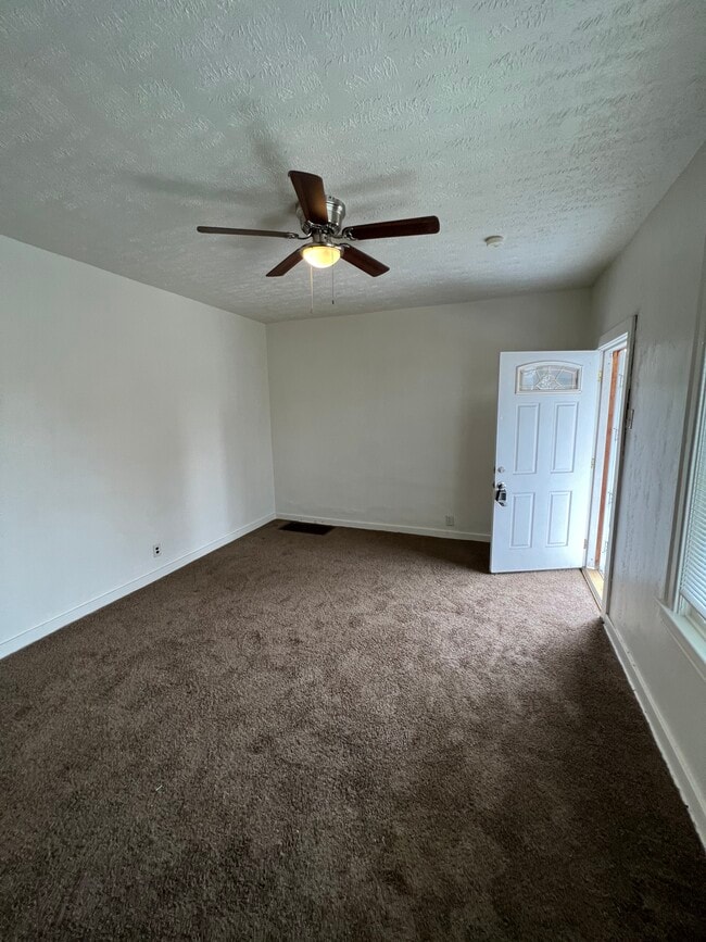 Living room - 904 Punta Gorda Ave Unit 2nd floor