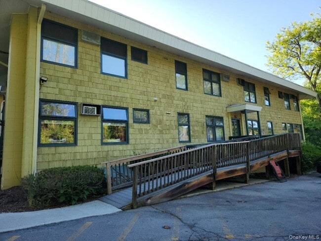 Building Photo - 20 Locust St Unit 1B