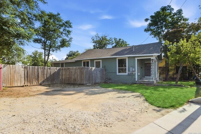 Photo - 262 E Southcross
