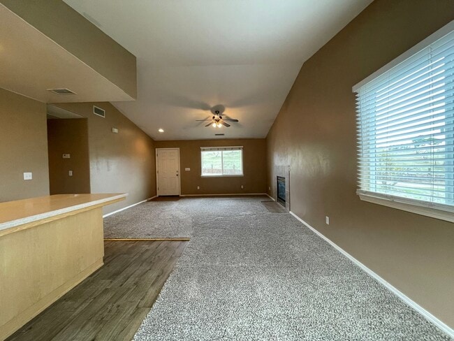 Building Photo - 3895 Hillcrest Dr Rental