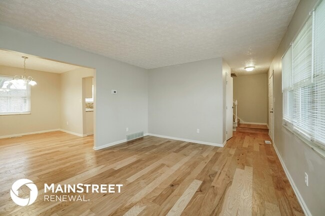 Photo - 2695 Kenview Rd S