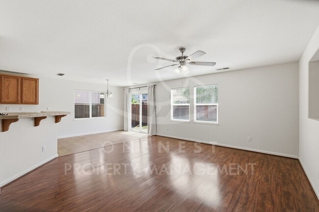 Photo - 3 Bedroom 2 Bathroom Plumas Lake, Move in Ready